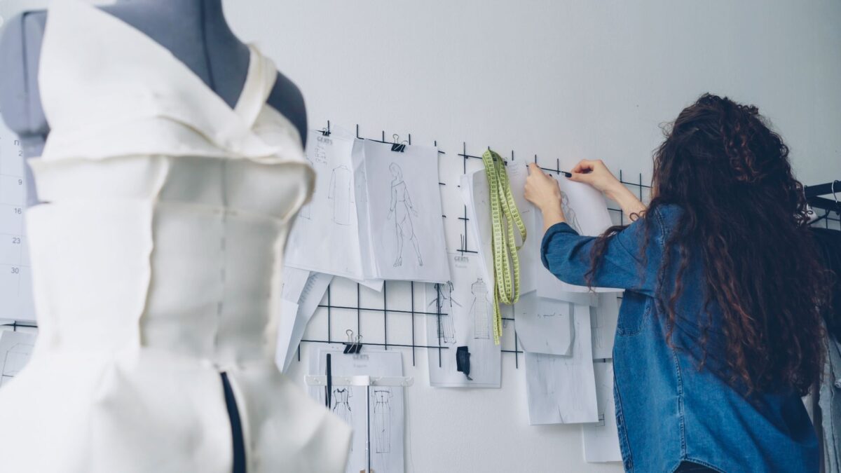 Seán McGirr quitte Alexander McQueen : Kering poursuit son remaniement créatif
